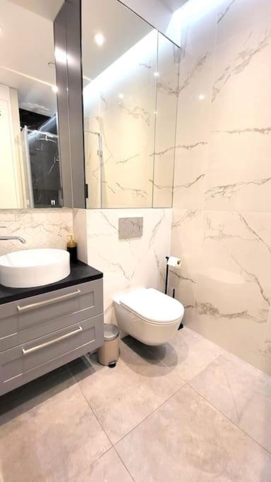 Exclusive, Unique Apartment, 2 Bathrooms, 105sqm Apartment *